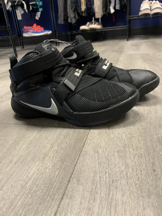 Tennis Shoes